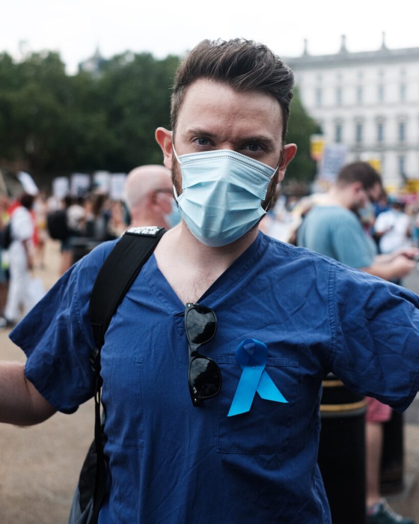 Justice for junior doctors: Pay rise announced as workers strike in England
